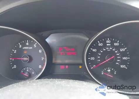 2016 Kia Sedona Lx z USA, uszkodzony, nr VIN KNDMB5C10G6204432